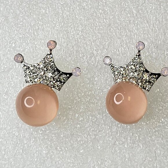 Crown Shape Tiny Earrings - Picture 5 of 7